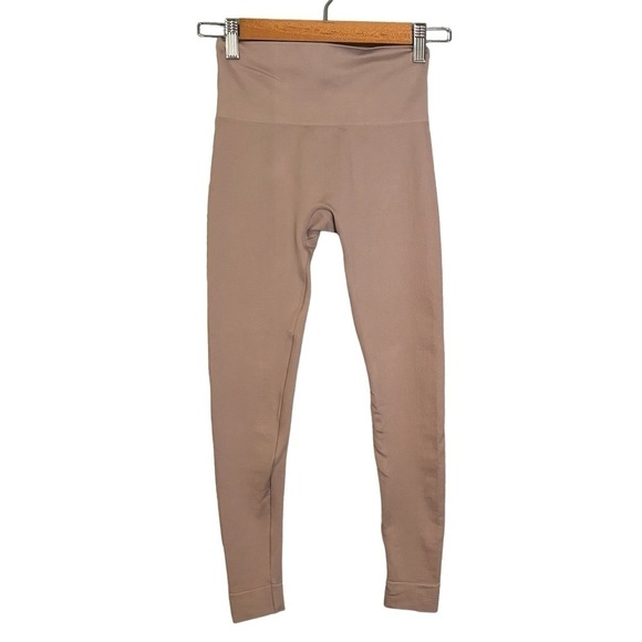 Set‎ Active Women's Lavender Ribbed Cropped Workout Leggings Size XS/Small - Picture 1 of 9